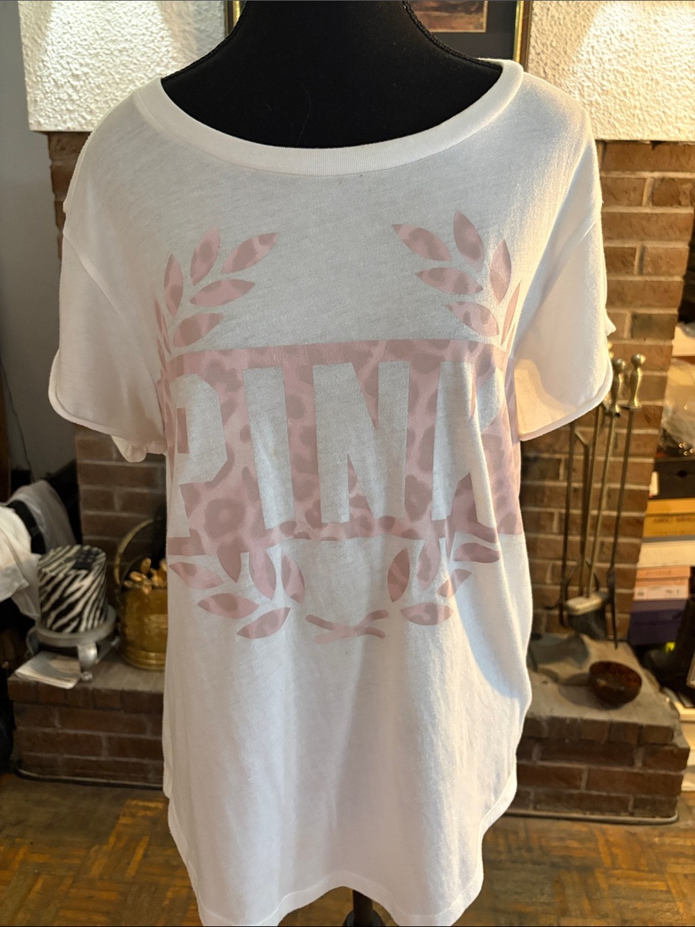 PINK Victoria's Secret White Tee with Pale Pink Logo Wreath